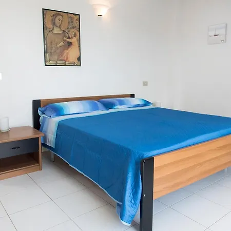 M350 - Marcelli, Trilocale Con Terrazzo In Zona Tranquilla Marcelli