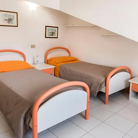 M350 - Marcelli, Trilocale Con Terrazzo In Zona Tranquilla Marcelli