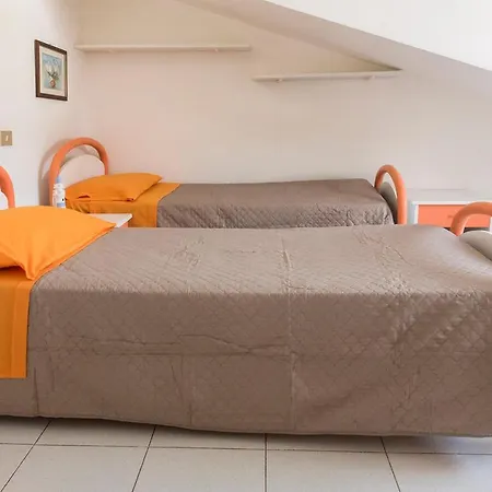 M350 - Marcelli, Trilocale Con Terrazzo In Zona Tranquilla